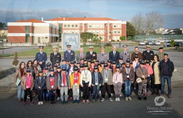 Crianças poveiras enamoram-se pela vida militar