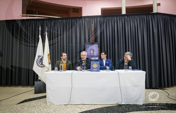 <em>Rangers - 20 anos de paixão:</em> lançamento do livro lotou Diana Bar