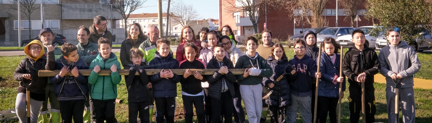 Crianças poveiras plantam o futuro