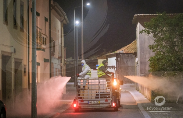 Município promove desinfeção diária no concelho e alerta para cuidados a ter no tratamento do lixo doméstico