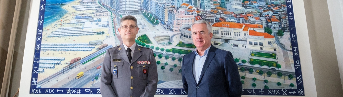 Comandante da Escola dos Serviços apresenta cumprimentos de despedida