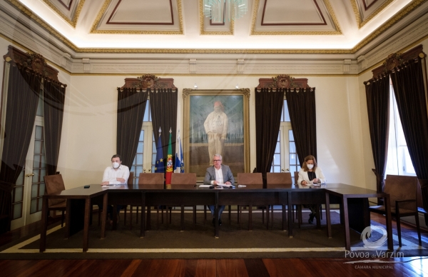 Executivo Municipal reverte 100% das receitas da venda de Camisola Poveira aos artesãos do concelho