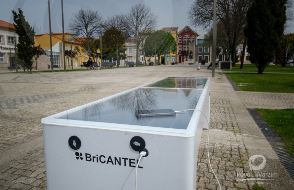 Município mais sustentável e digital: novos bancos “inteligentes” no centro da cidade