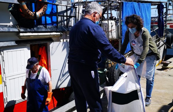 Pescadores e Investigadores no evento “Ocean Clean Day”