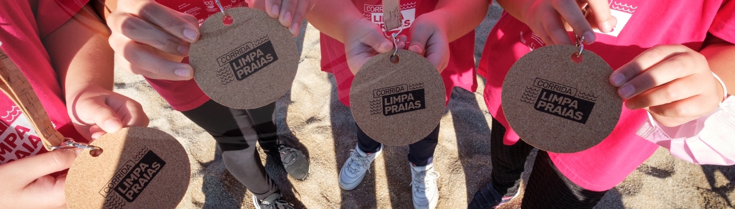 Mais de 140 quilos de lixo marinho recolhido nas nossas praias