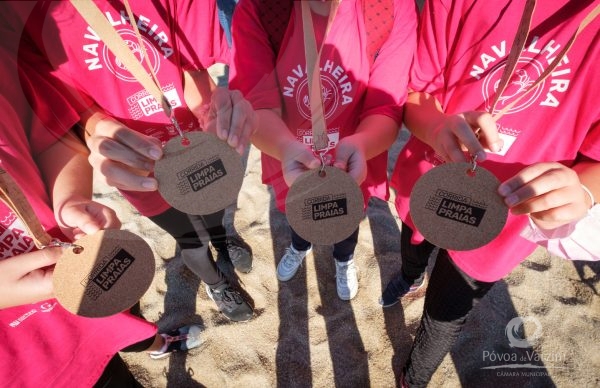 Mais de 140 quilos de lixo marinho recolhido nas nossas praias