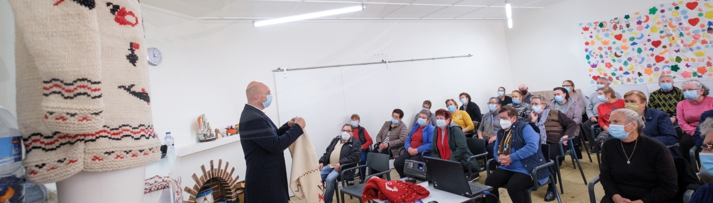 Centro Ocupacional de Aver-o-Mar reúne-se à volta da Camisola Poveira