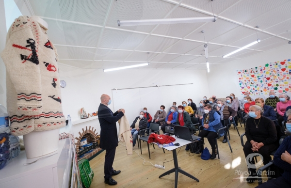 Centro Ocupacional de Aver-o-Mar reúne-se à volta da Camisola Poveira