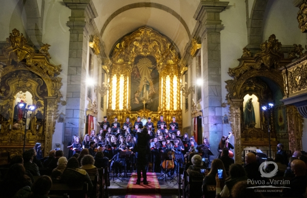 Escola de Música canta (e encanta!) melodias de Natal