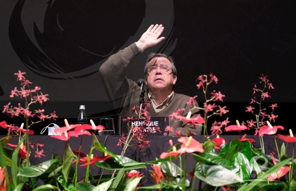 “A poesia não salva. Quem nos salva são as pessoas” e a liberdade!