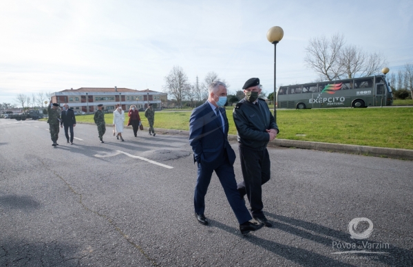 Presidente da Câmara acompanha Major-General Ramalhôa Cavaleiro em visita à Escola dos Serviços