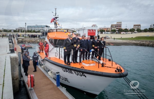 Almirante Gouveia e Melo entrega novo salva-vidas “Patrão Cego do Maio” à Póvoa de Varzim