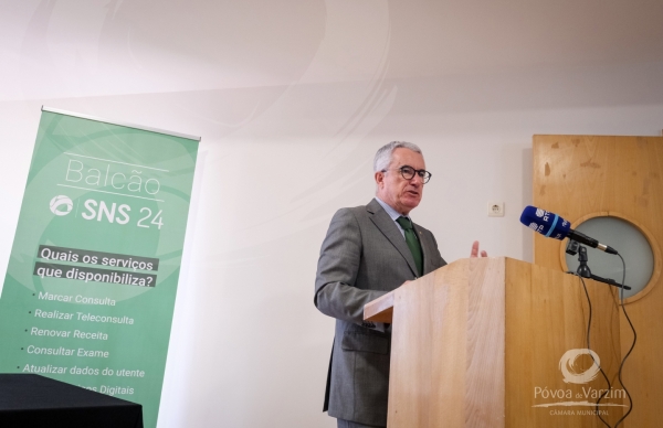 Secretário de Estado da Saúde destaca exemplo de sucesso do Balcão SNS 24 na Póvoa de Varzim
