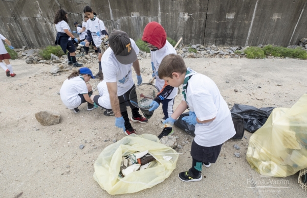 Voluntários poveiros recolhem mais de meia tonelada de resíduos das nossas praias