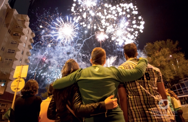 Espetáculo de Fogo de Artifício com Música