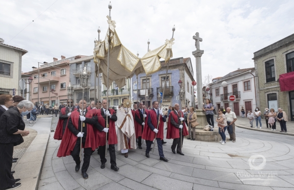Procissão do Santíssimo Sacramento percorreu ruas da cidade