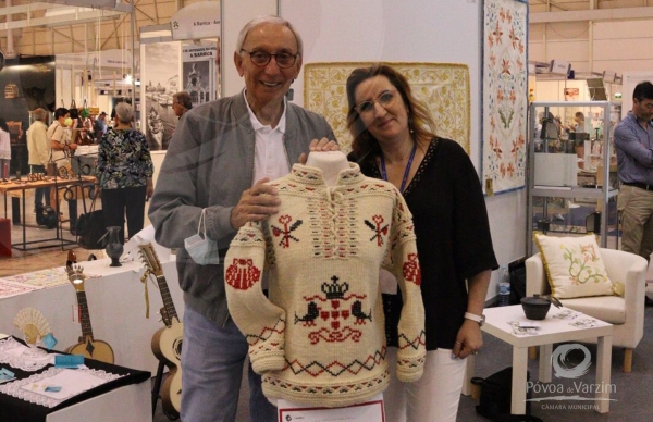 Camisola Poveira em destaque na Feira Internacional do Artesanato