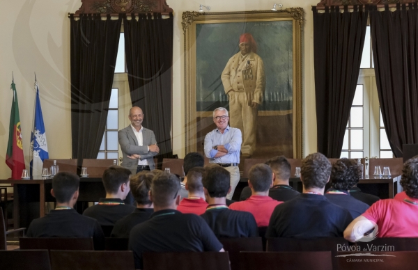 Presidente da Câmara recebe campeões nacionais de polo aquático