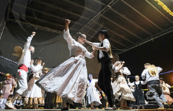 Centenas de pessoas no 41º Festival de Folclore Santa Eulália de Beiriz