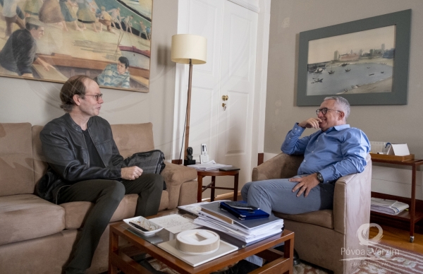 Presidente recebe conceituado artista do Canadá que vem viver para a Póvoa de Varzim