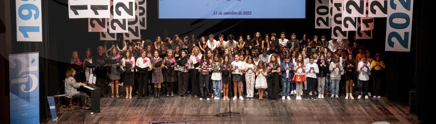 Alunos da Escola Básica de Cego do Maio distinguidos no Cine-Teatro Garrett