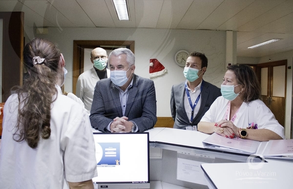 Aires Pereira visita profissionais de saúde e doentes do nosso hospital