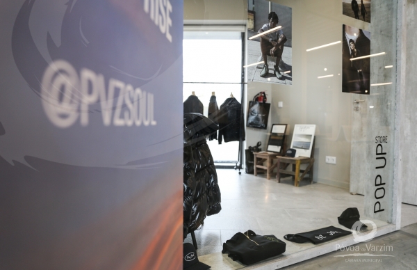 Marca jovem poveira traz irreverência à Pop-Up Store