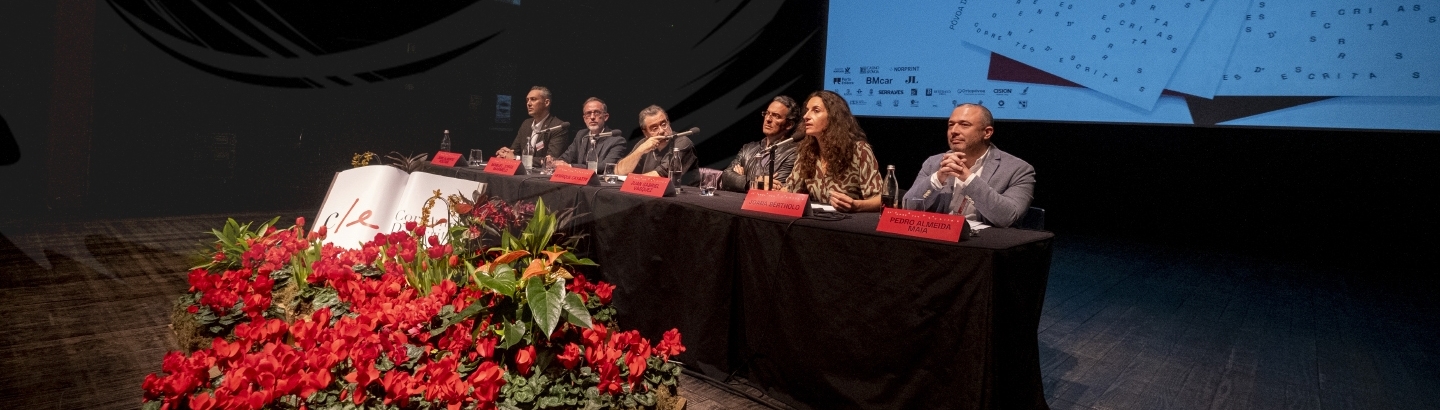 “Porque eu só estou bem / Aonde eu não estou”