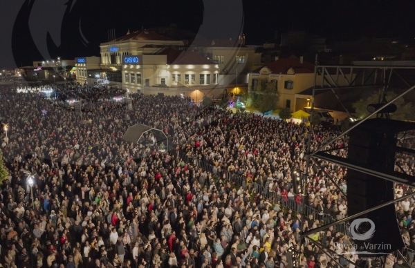 Mar de gente na Póvoa de Varzim para o Dia de S. Pedro
