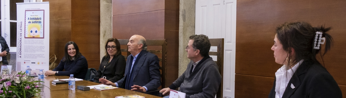 Sala lotada para a apresentação do livro "A Domadora de Letras"