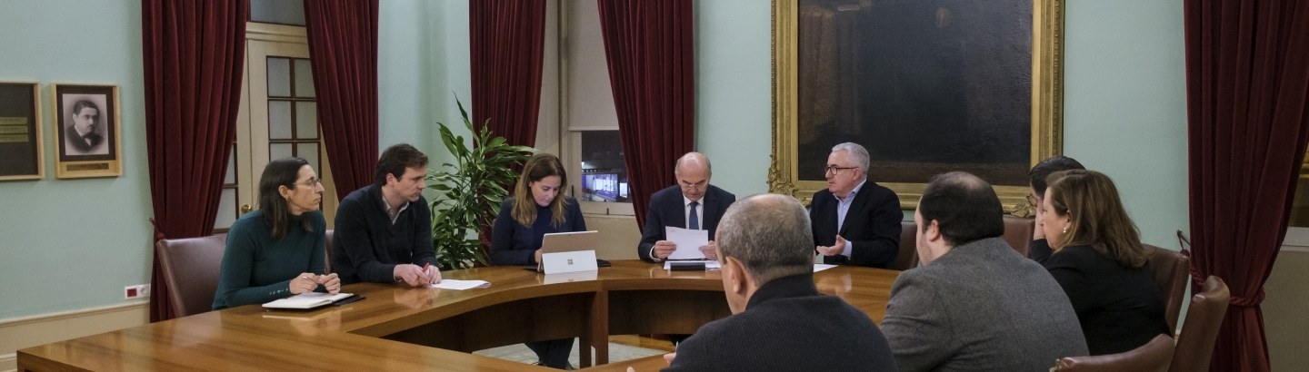 Área social no centro da primeira Reunião de Câmara do ano