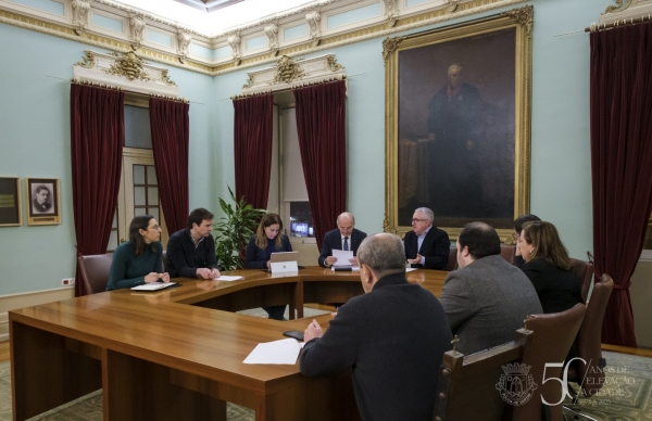 Área social no centro da primeira Reunião de Câmara do ano