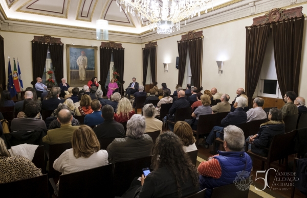 "A relevância do 25 de Abril na evolução social"