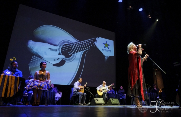 Cine-Teatro Garrett lotado para Grande Gala de Fado