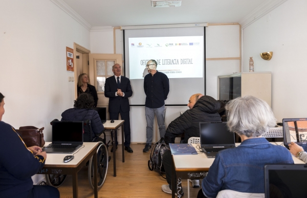 Câmara Municipal dinamiza oficinas de literacia digital para adultos