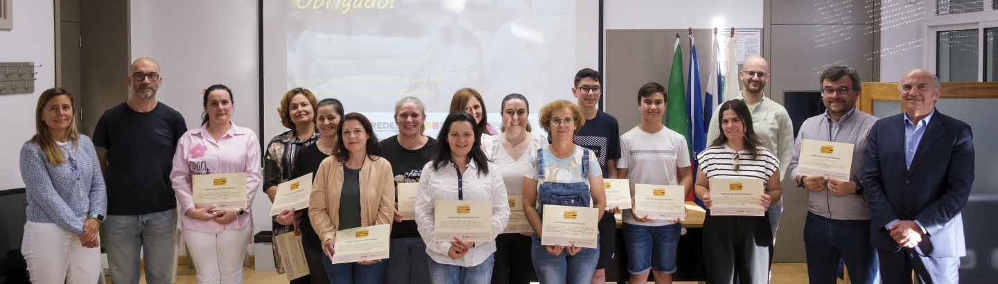 Entrega de certificados da Academia Digital para Pais