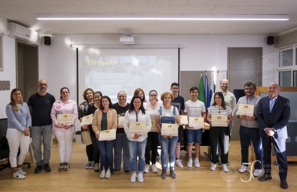 Entrega de certificados da Academia Digital para Pais