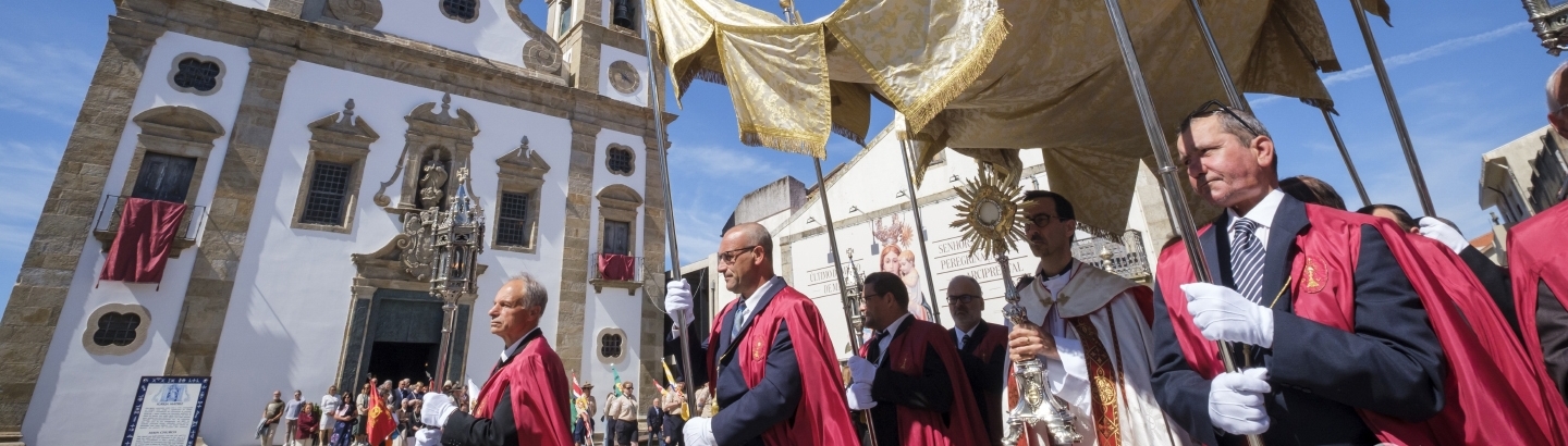Procissão do Santíssimo Sacramento percorre ruas da Póvoa de Varzim
