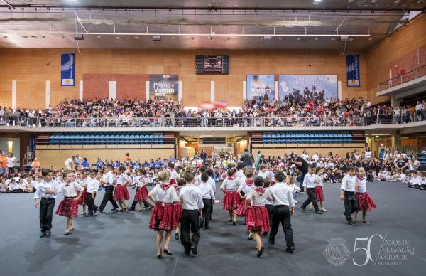 Celebrou-se o "São Pedro do futuro" no Pavilhão Municipal