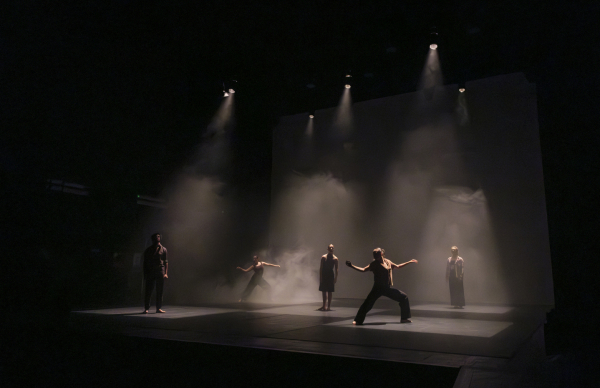 Projeto artístico de dança contemporânea coloriu Cine-Teatro Garrett
