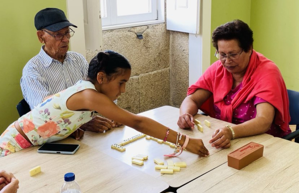 Convívio intergeracional no Centro Ocupacional da Lapa