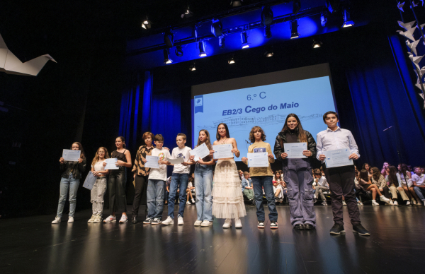 Mérito escolar distinguido no Cine-Teatro Garrett