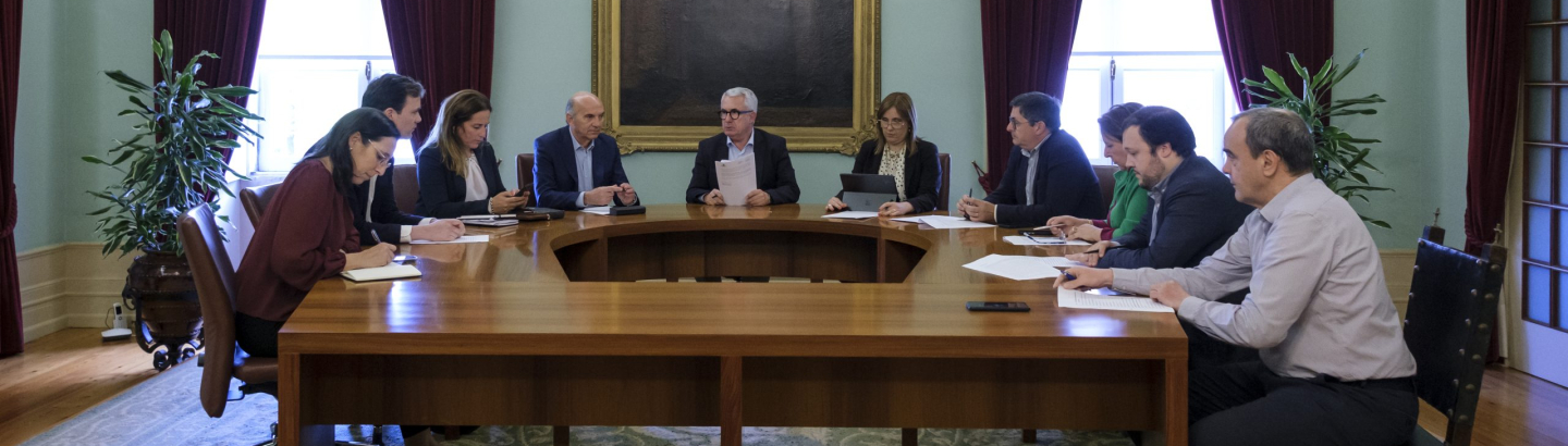 Executivo avança com obra de renovação da principal rotunda da cidade