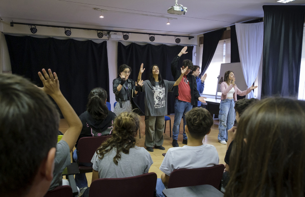 Alunos poveiros refletem sobre a saúde mental através do teatro