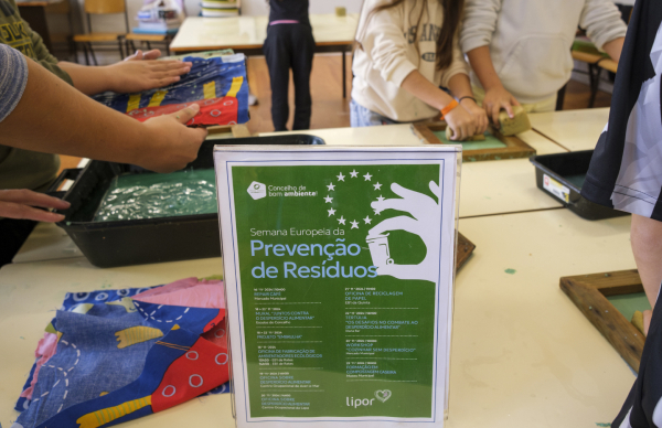 Alunos poveiros aprendem a reciclar papel
