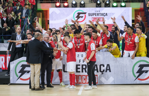 Póvoa de Varzim recebeu Supertaça de Futsal Placard