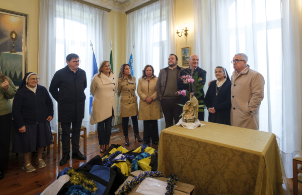 Executivo leva a magia do Natal a instituições do concelho