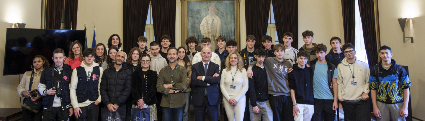 Alunos em iniciativa de intercâmbio cultural visitam os Paços do Concelho