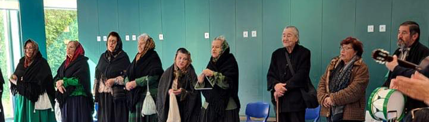 Grupo de Cantares do Centro Ocupacional da Lapa atuou na Escola do Século