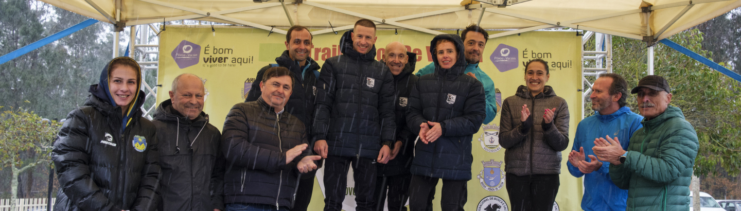 Seis centenas de atletas coloriram domingo chuvoso